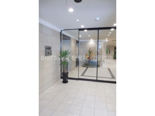 エントランス　マンション共用部分（オートロック付き）