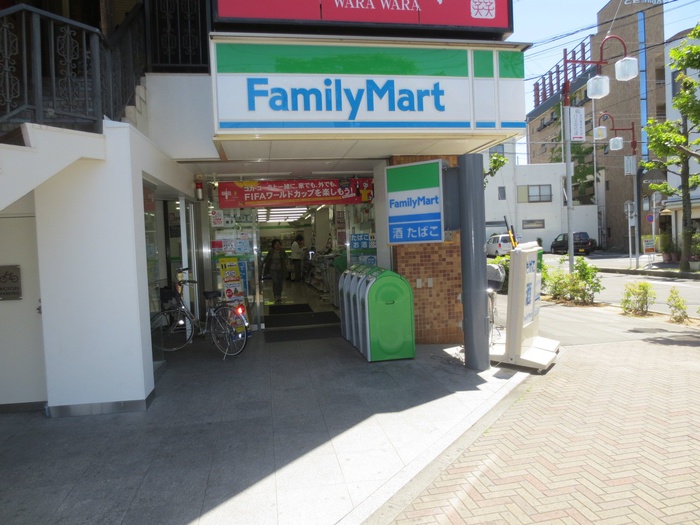 コンビニ　ファミリーマート　高蔵寺駅南口（コンビニ）まで30m