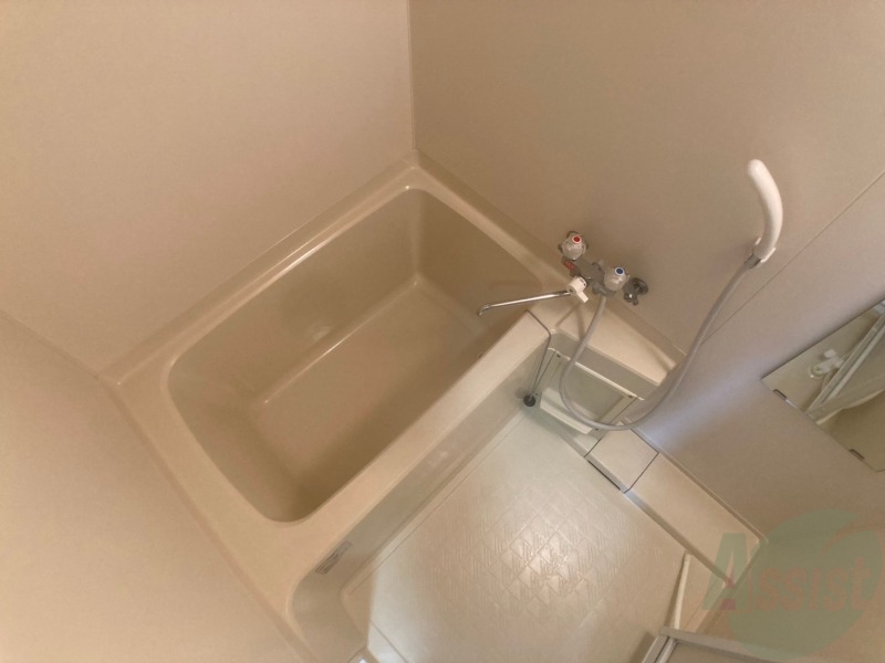 バス・シャワールーム　こちらはお風呂。一日の疲れをここで癒してください。