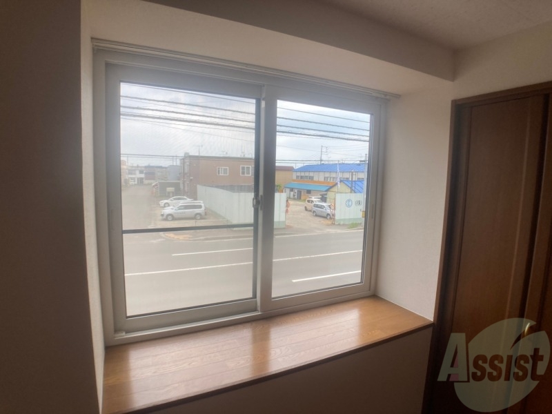 バルコニー　窓を開けると風通しも良く、気分も上がりそう！