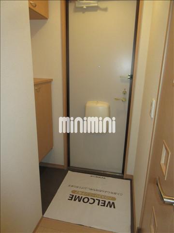 玄関　玄関スペースには大きなシューズボックス