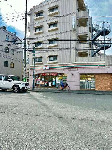 コンビニ　セブン－イレブン横浜中山北店（コンビニ）まで769m