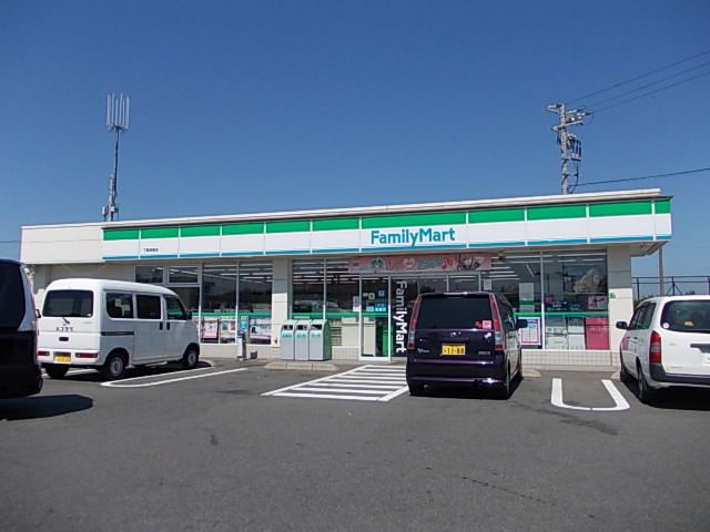 コンビニ　ファミリーマート（コンビニ）まで450m