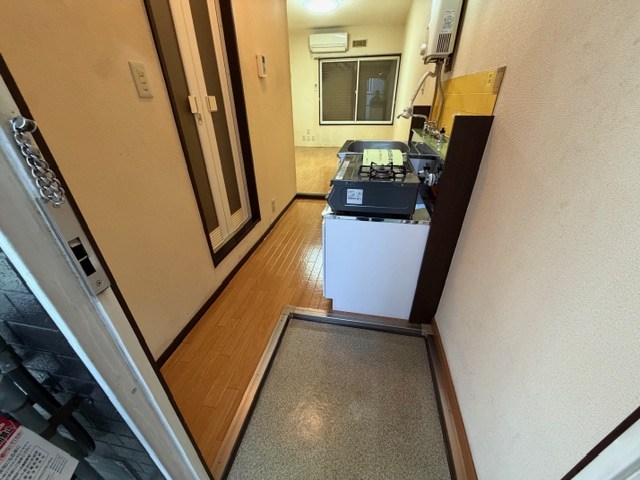 玄関　玄関から室内へ