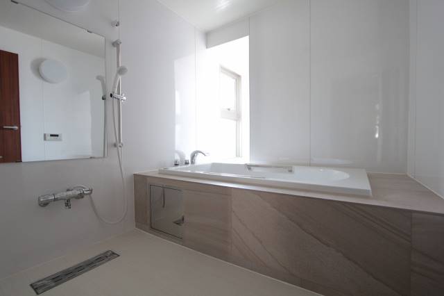 バス・シャワールーム　ゆったりバスルーム