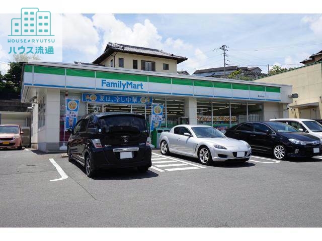 コンビニ　ファミリーマート長与駅前店（コンビニ）まで684m