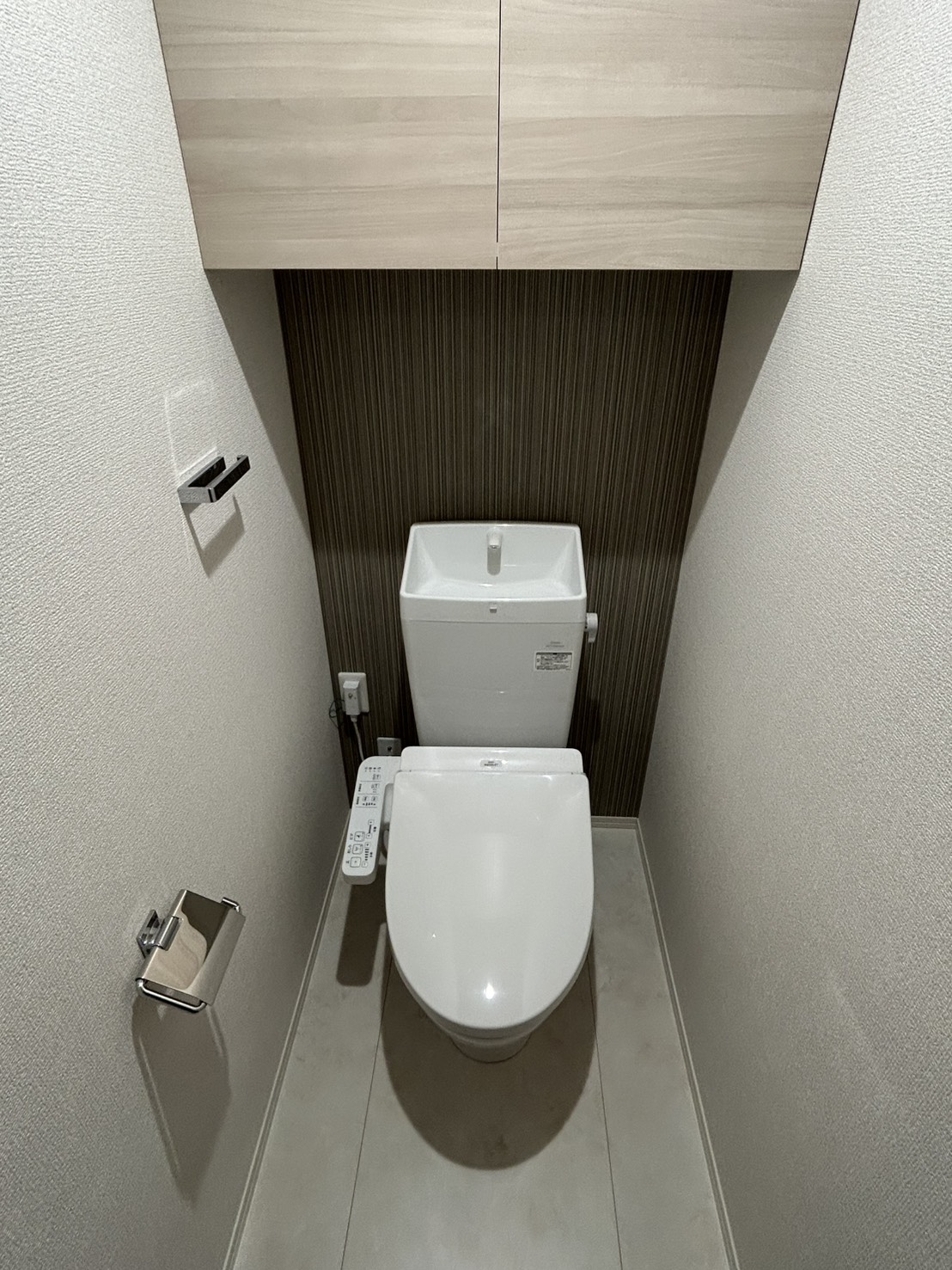 トイレ　上には収納もあり☆