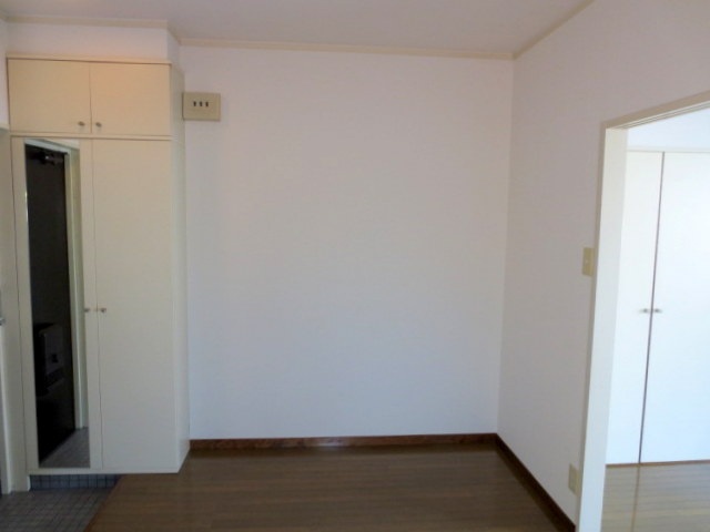 居室・リビング　同物件別号室の写真です。