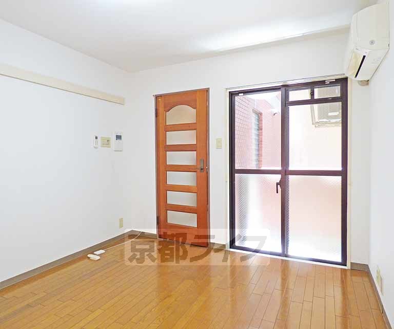 居室・リビング　広々とした室内です。