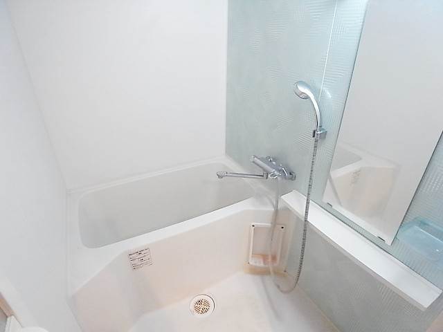 バス・シャワールーム　清潔感のある浴室です、一日の疲れをゆっくり落として下さい