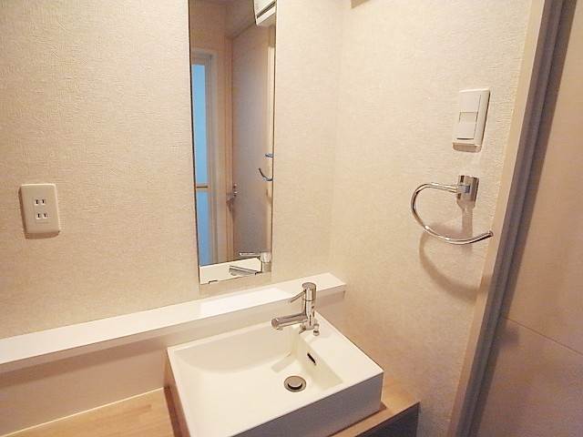 洗面設備　オシャレな洗面台です