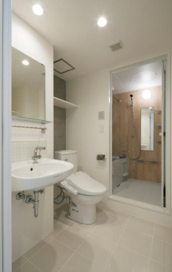 洗面設備　明るい洗面所です