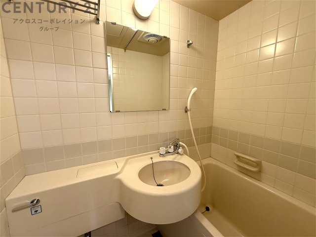 洗面設備　浴室内に洗面台付き！