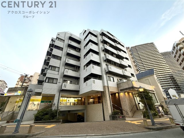 建物外観　オートロックで外部の人間が簡単に出入りできないため安心です。