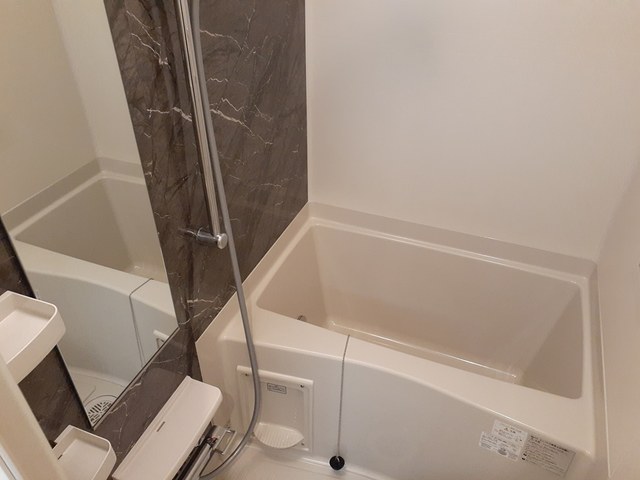 バス・シャワールーム　ご家族や長時間入浴に便利な追い炊き機能付きです♪