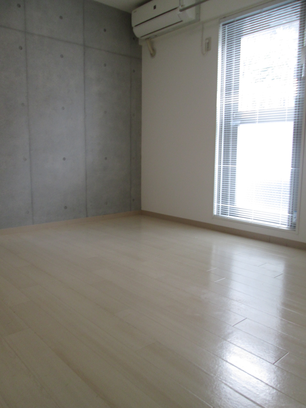 その他　エアコンつき