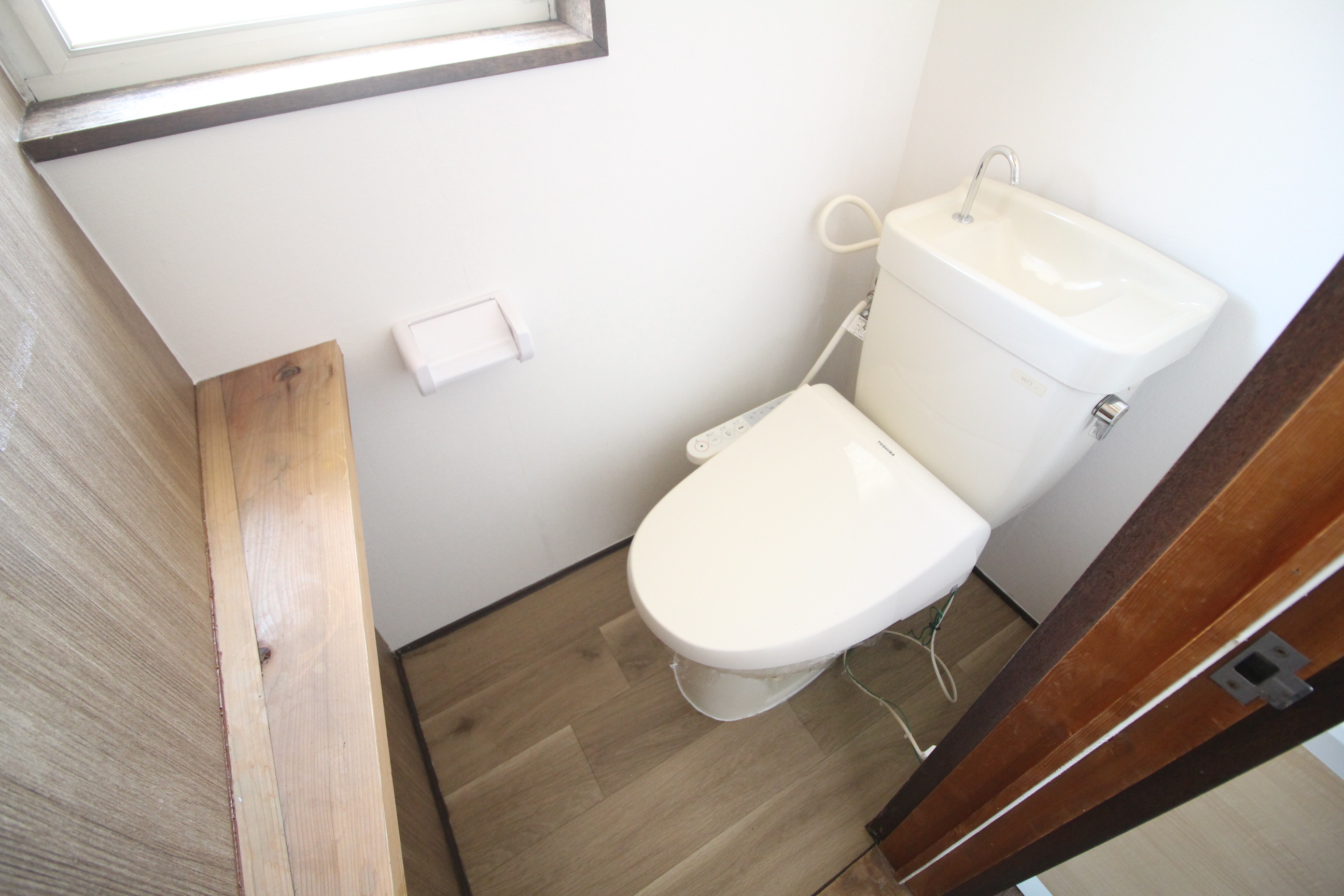 トイレ　温水洗浄便座です☆