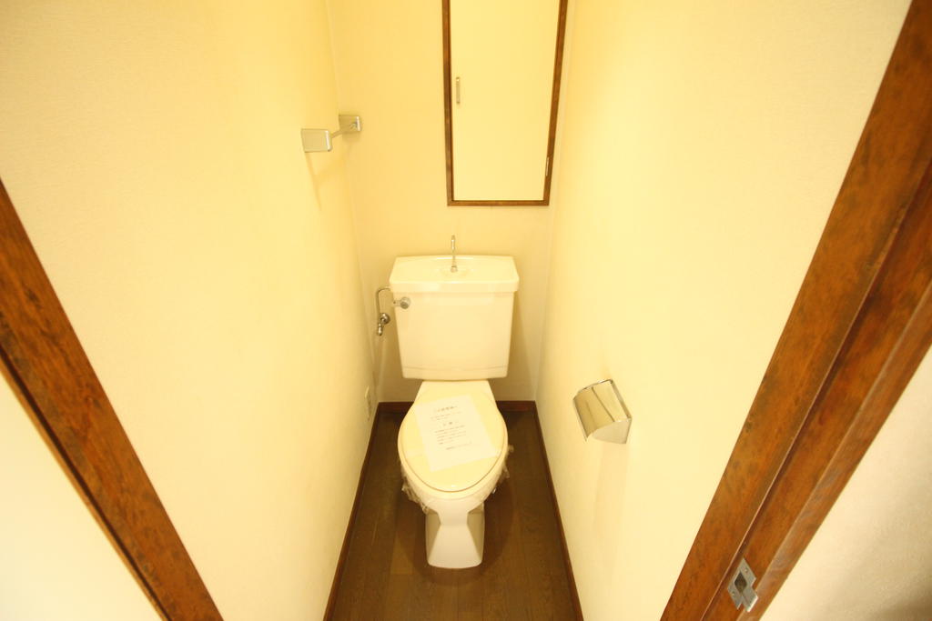 トイレ　温水洗浄便座付きます！