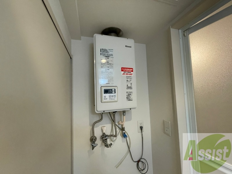 その他設備　給湯器は簡単操作で温度調整ができますよ。