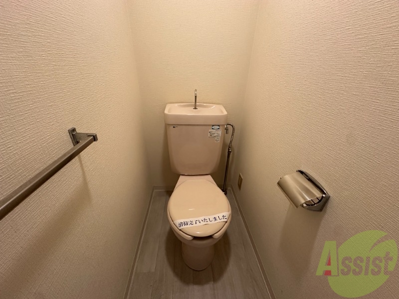 トイレ　こちらはトイレです。清潔感があり、安心して使用できます。