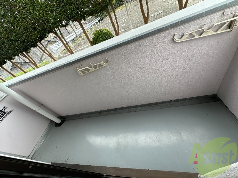 バルコニー　バルコニーは幅があり、広い印象を受けました。
