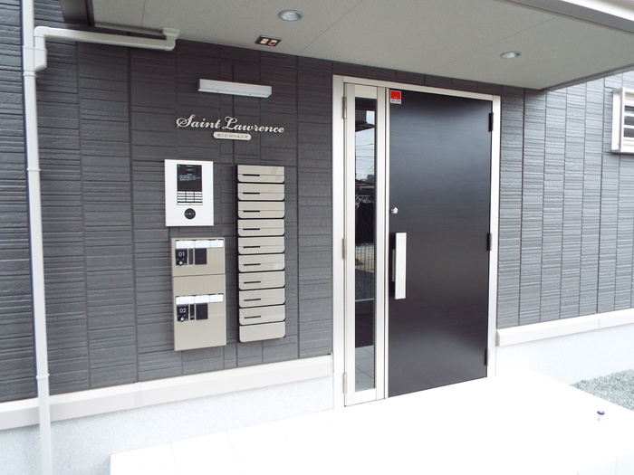 エントランス　ゆとりのあるエントランスです