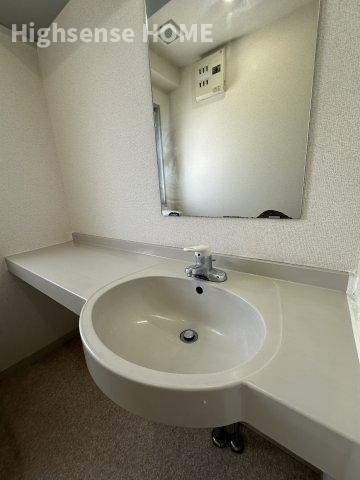 洗面設備　ゆったりとスペースのある洗面所