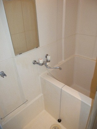 バス・シャワールーム　別号室内観です