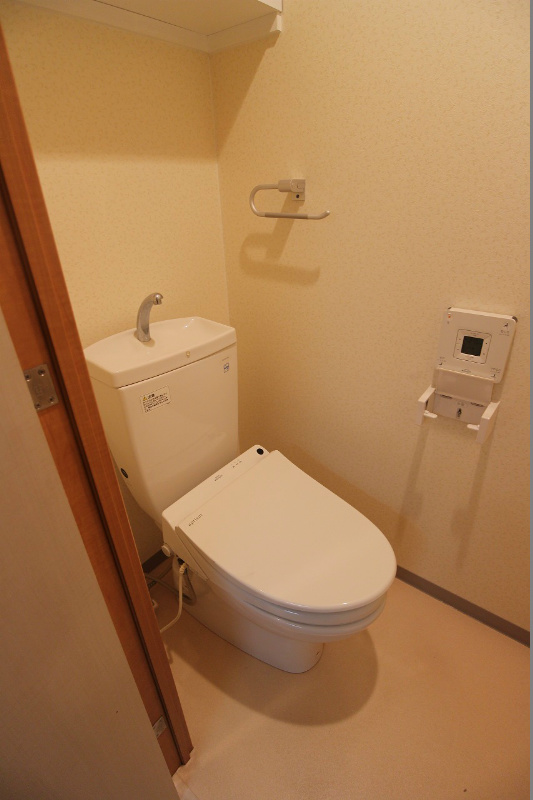 トイレ　※同物件別号室の写真をご参照ください。