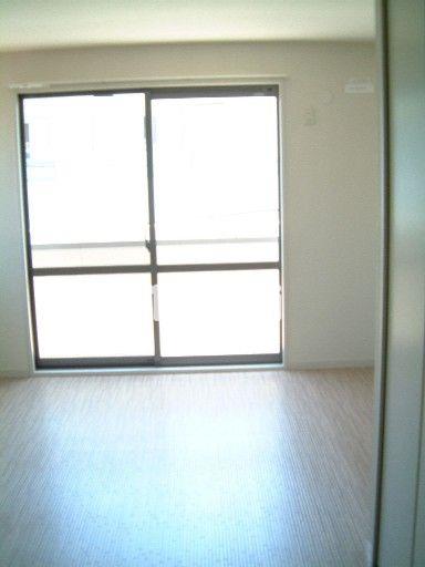 居室・リビング　陽当たり良好９．１帖洋室