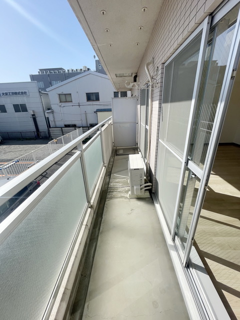 バルコニー　～今日は朝からお洗濯～