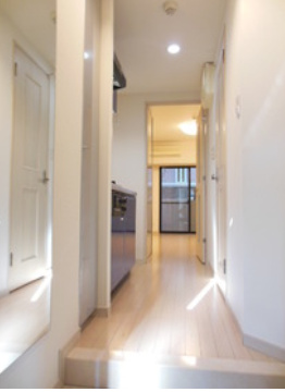 玄関　ガラ・シティ横浜西口