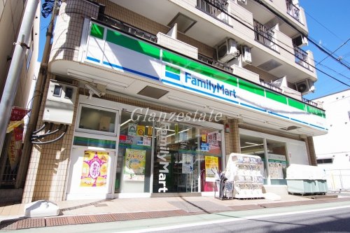 コンビニ　ファミリーマート 熊代栄町店（コンビニ）まで735m