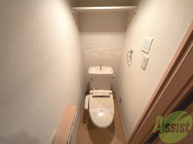 トイレ　嬉しいウォシュレット機能付きです。シャワートイレは便利ですね