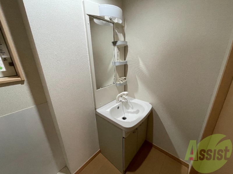 洗面設備　洗面台は独立しています。朝の身支度はこちらでどうぞ～。