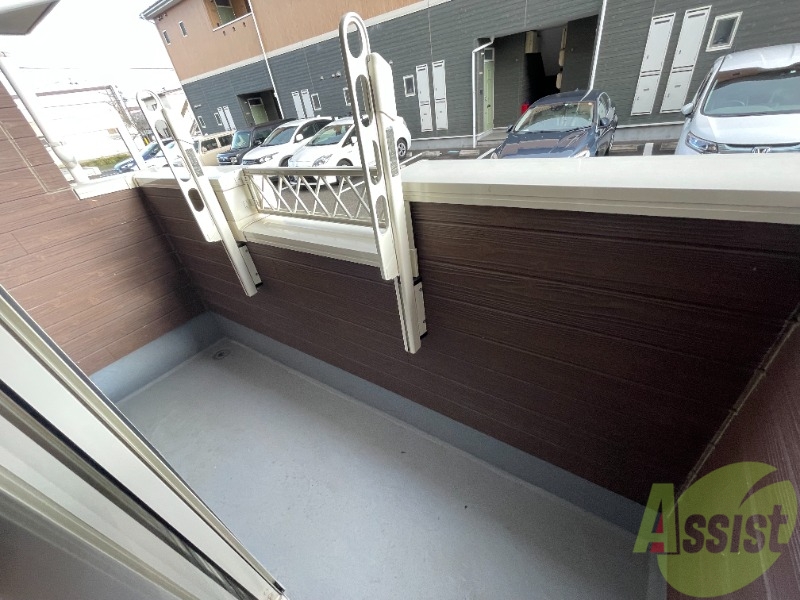 バルコニー　広めのバルコニーです。洗濯物がたくさん干せそうです。