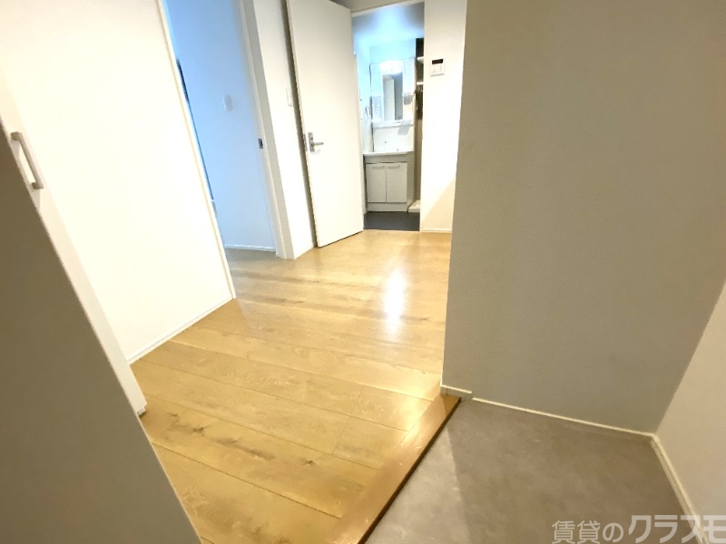 玄関　玄関を一歩入ると・・・こんな感じです。