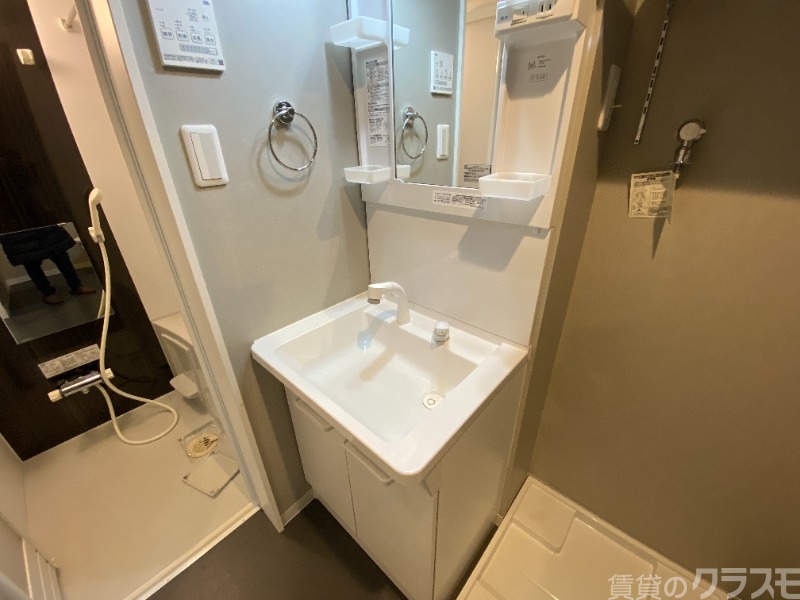 洗面設備　忙しい朝に洗髪洗面化粧台完備です。