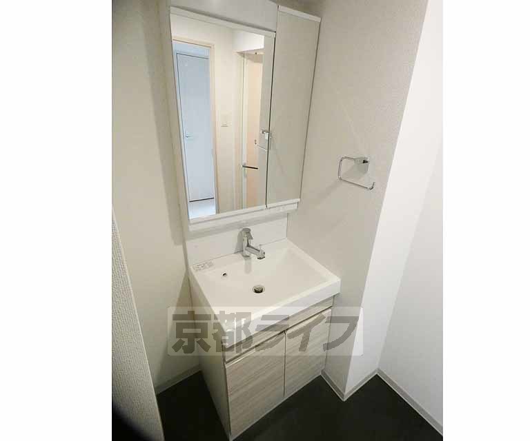 洗面設備　独立洗面台です