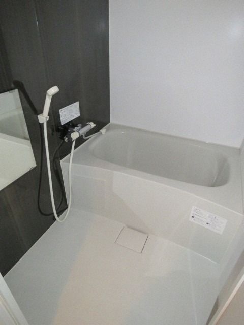 バス・シャワールーム　同物件別室のお部屋です