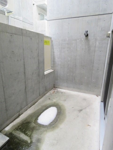 バルコニー　同物件別室のお部屋です