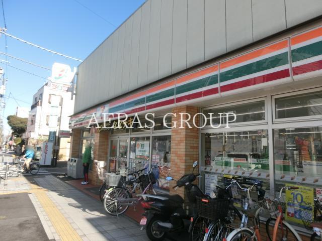 コンビニ　セブンイレブン足立梅島駅北店（コンビニ）まで159m
