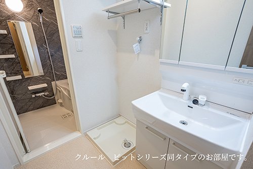 バス・シャワールーム　脱衣スペースもあります