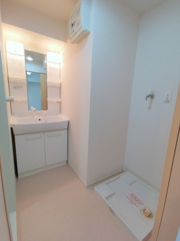 洗面設備　シャンドレ付き洗面化粧台