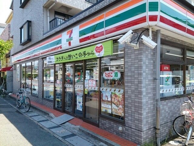 コンビニ　セブンイレブン様（コンビニ）まで220m