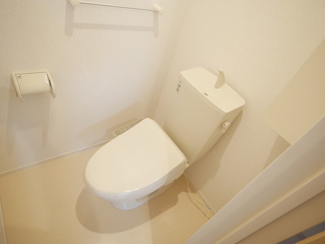トイレ　★嬉しい温水洗浄便座のトイレです★