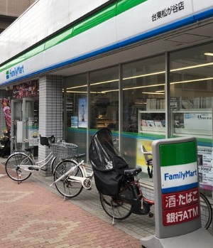 コンビニ　ファミリーマート（コンビニ）まで220m