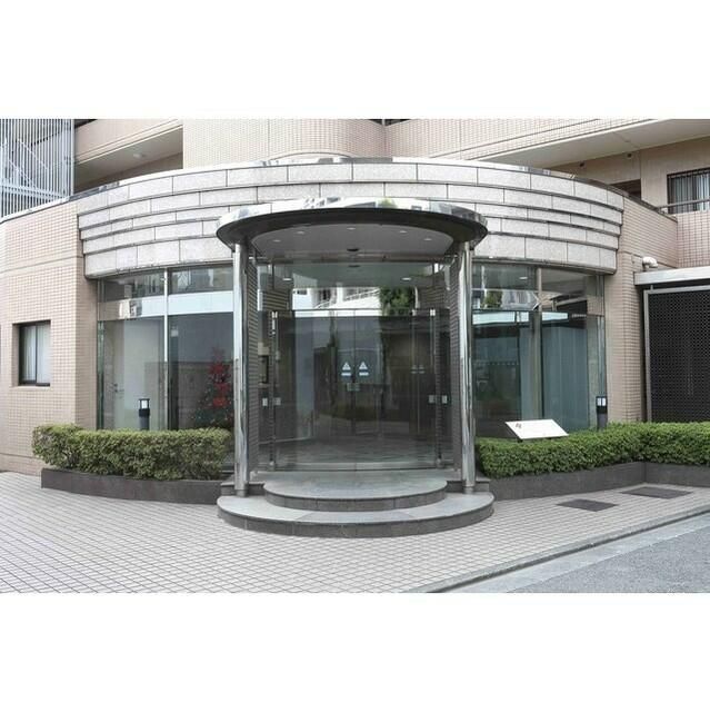 エントランス　落ち着いたエントランスです