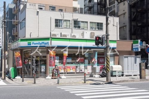 コンビニ　ファミリーマート鶴見区役所通り店（コンビニ）まで80m