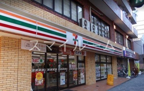 コンビニ　セブンイレブン鶴見中央店（コンビニ）まで80m